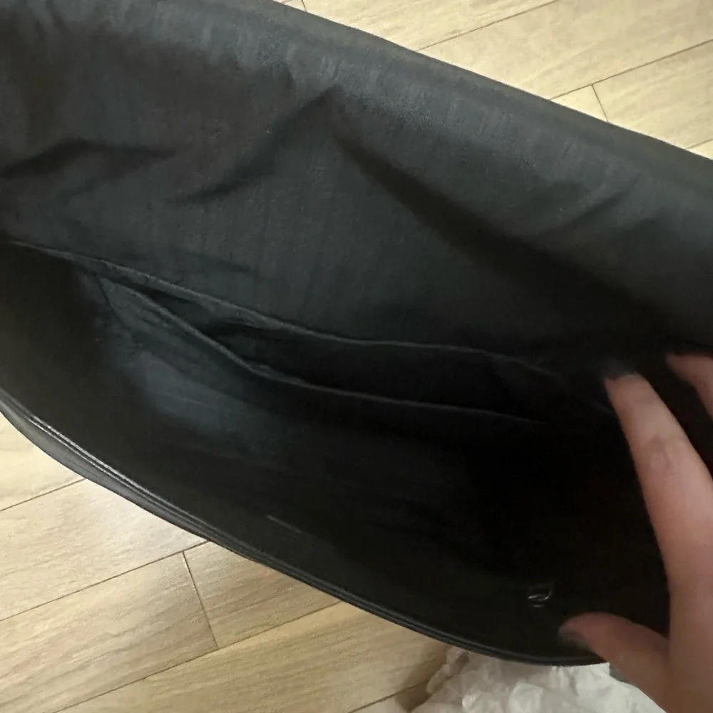 Tumi Arden Leather Messenger Bag – Black – NEVER USED